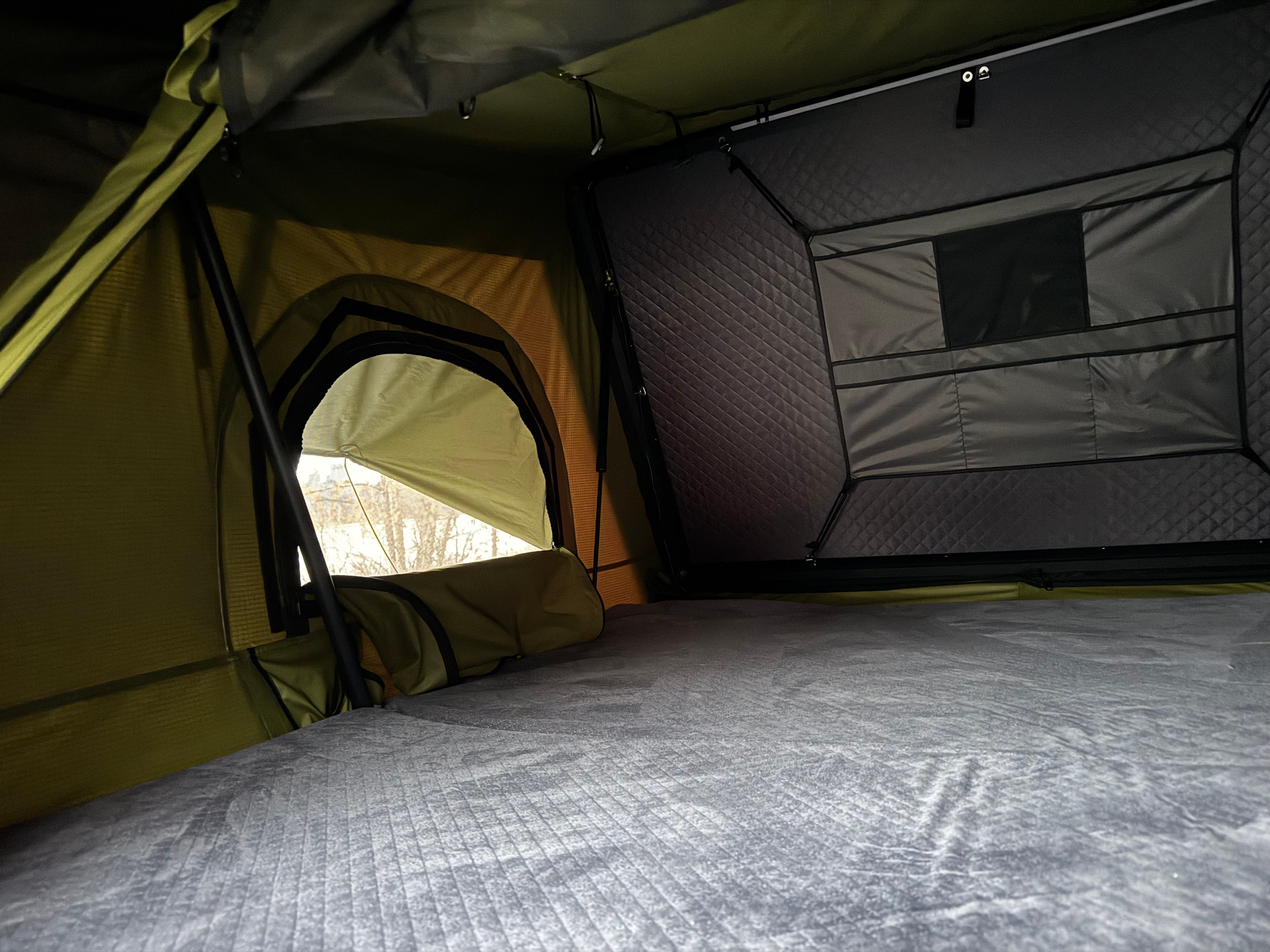 The Countryside XL Hard Shell Rooftop Tent - 3-4 Person