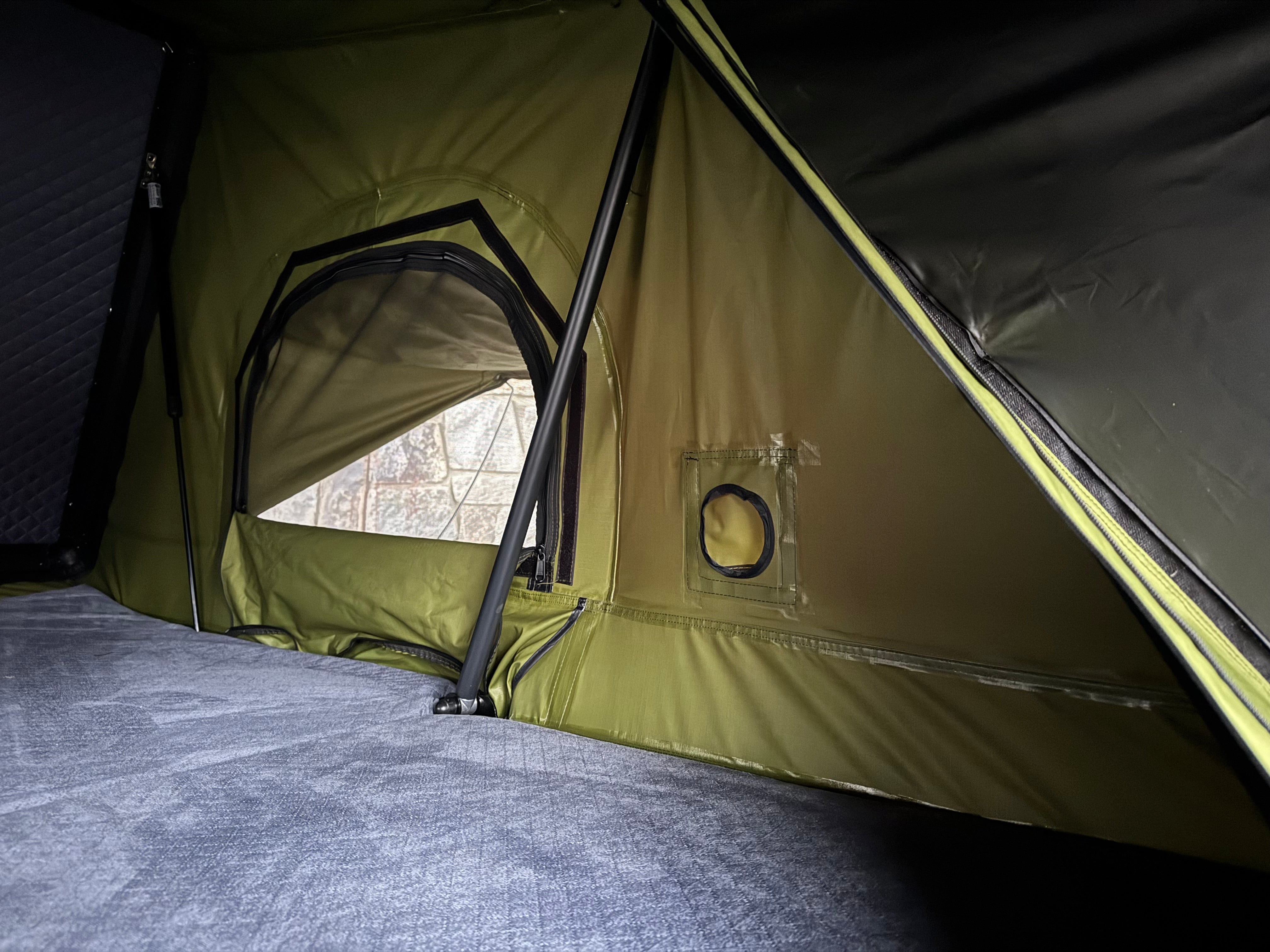 The Countryside XL Hard Shell Rooftop Tent - 3-4 Person