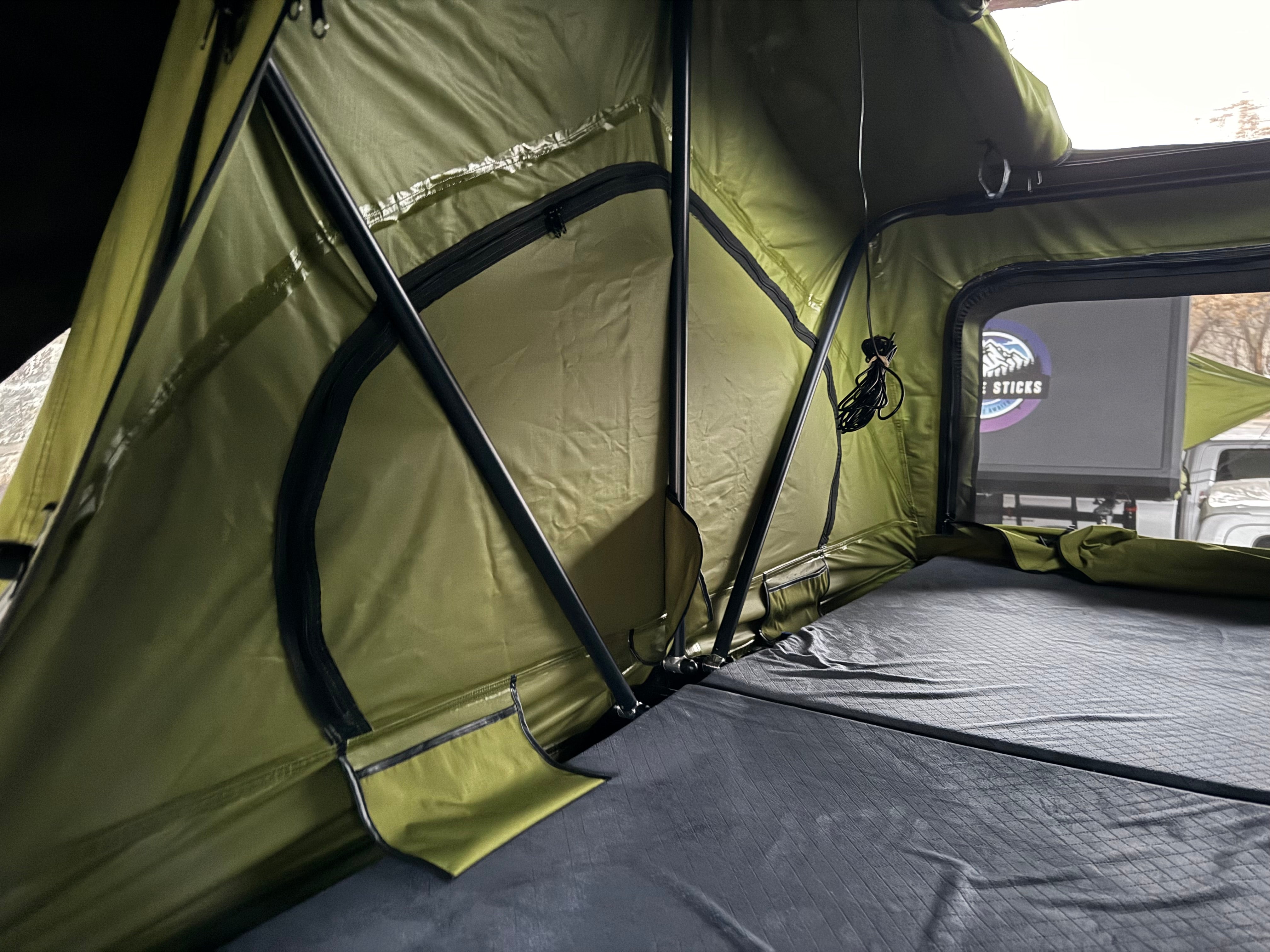 The Meadows XL Soft Shell Rooftop Tent 3-4-Person