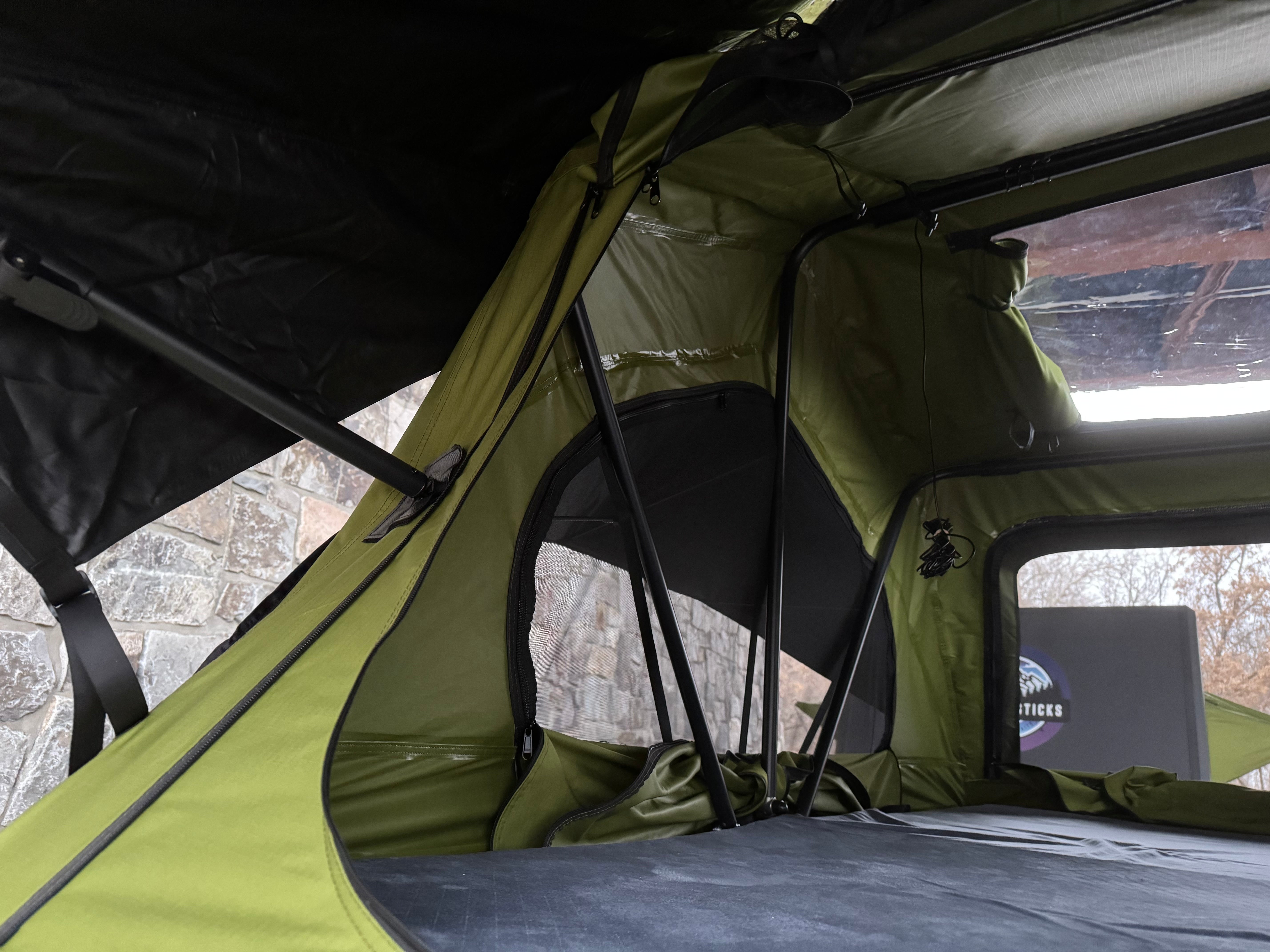 The Meadows XL Soft Shell Rooftop Tent 3-4-Person