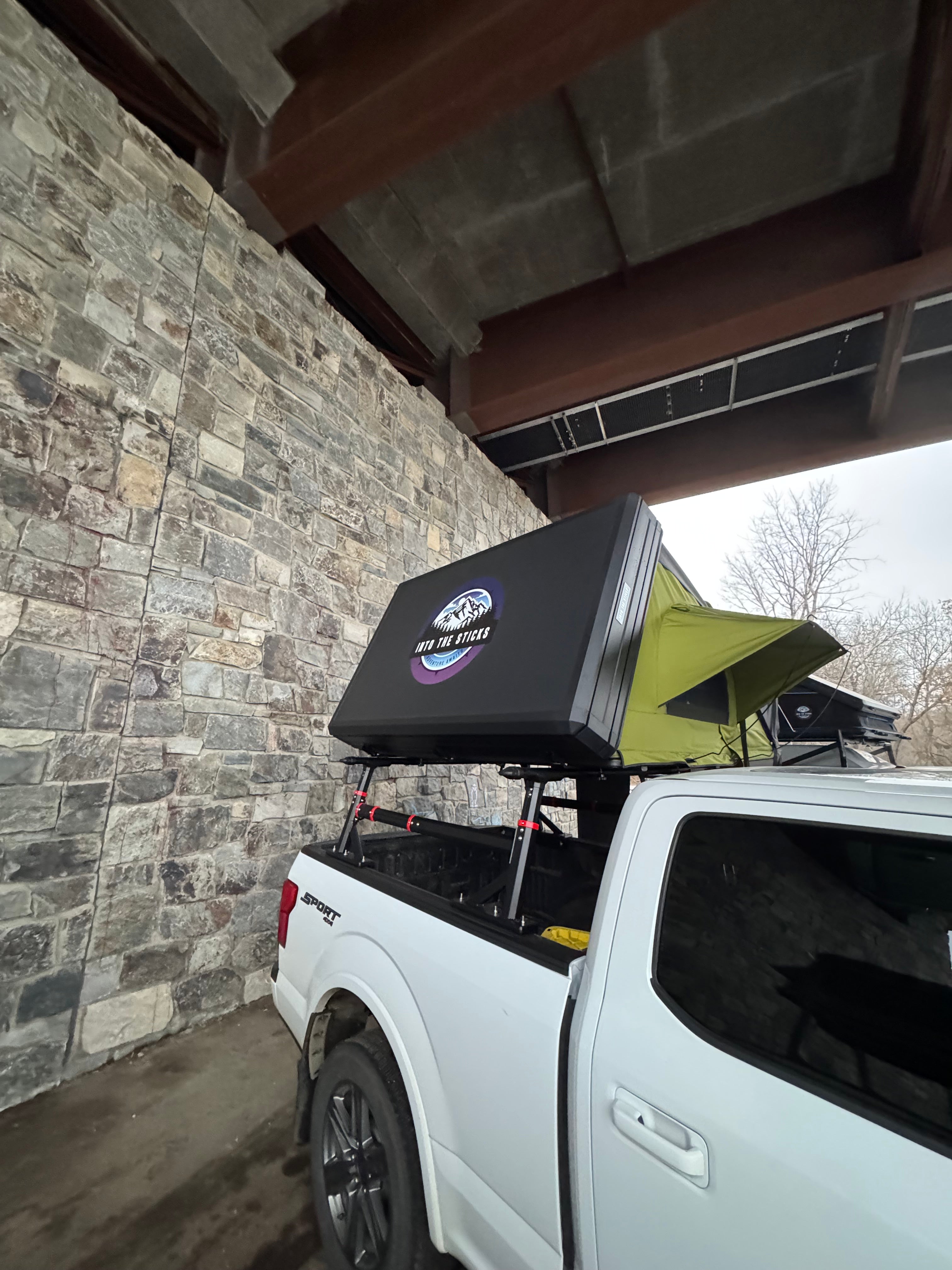 The Countryside XL Hard Shell Rooftop Tent - 3-4 Person