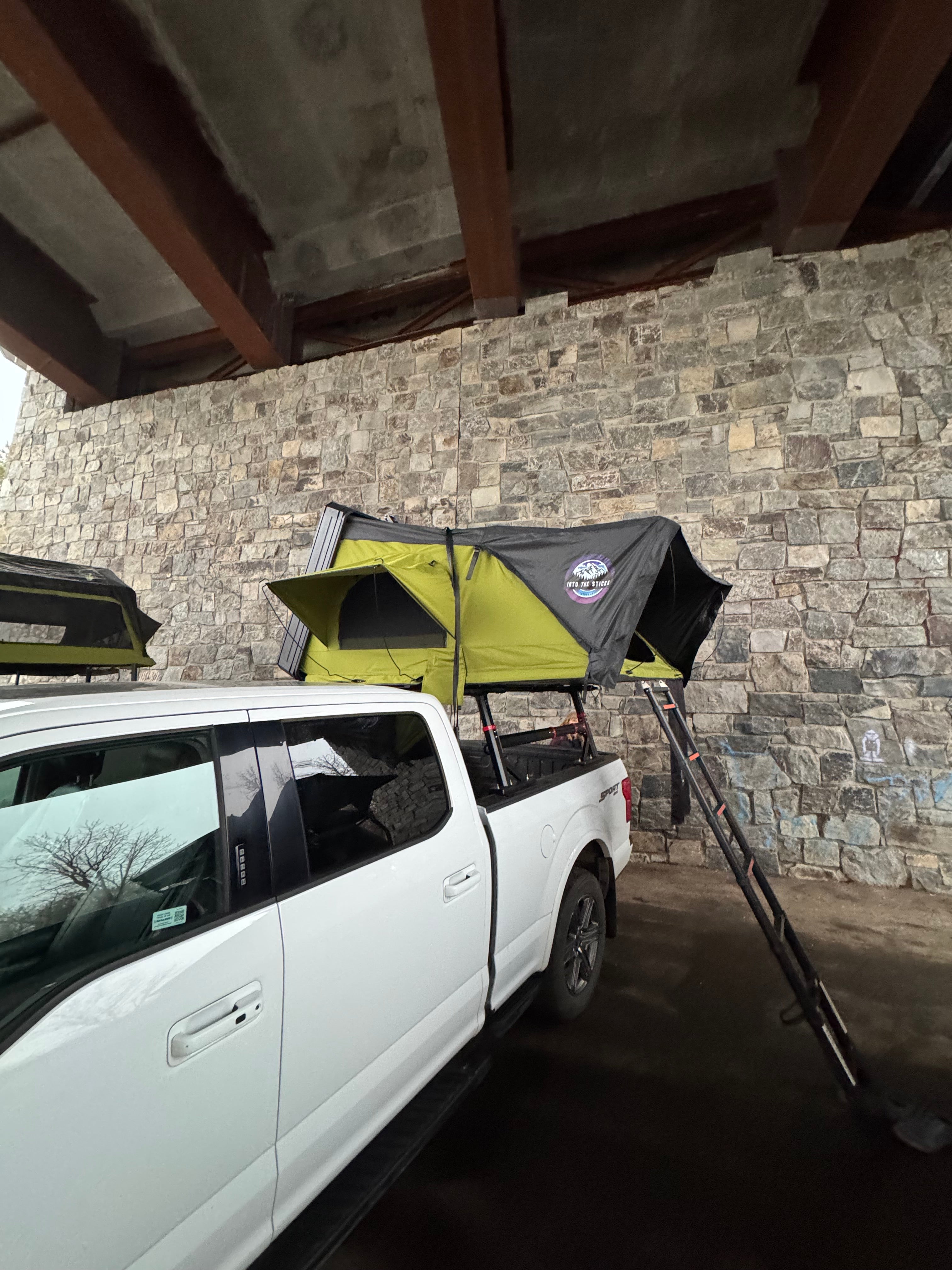 The Countryside XL Hard Shell Rooftop Tent - 3-4 Person
