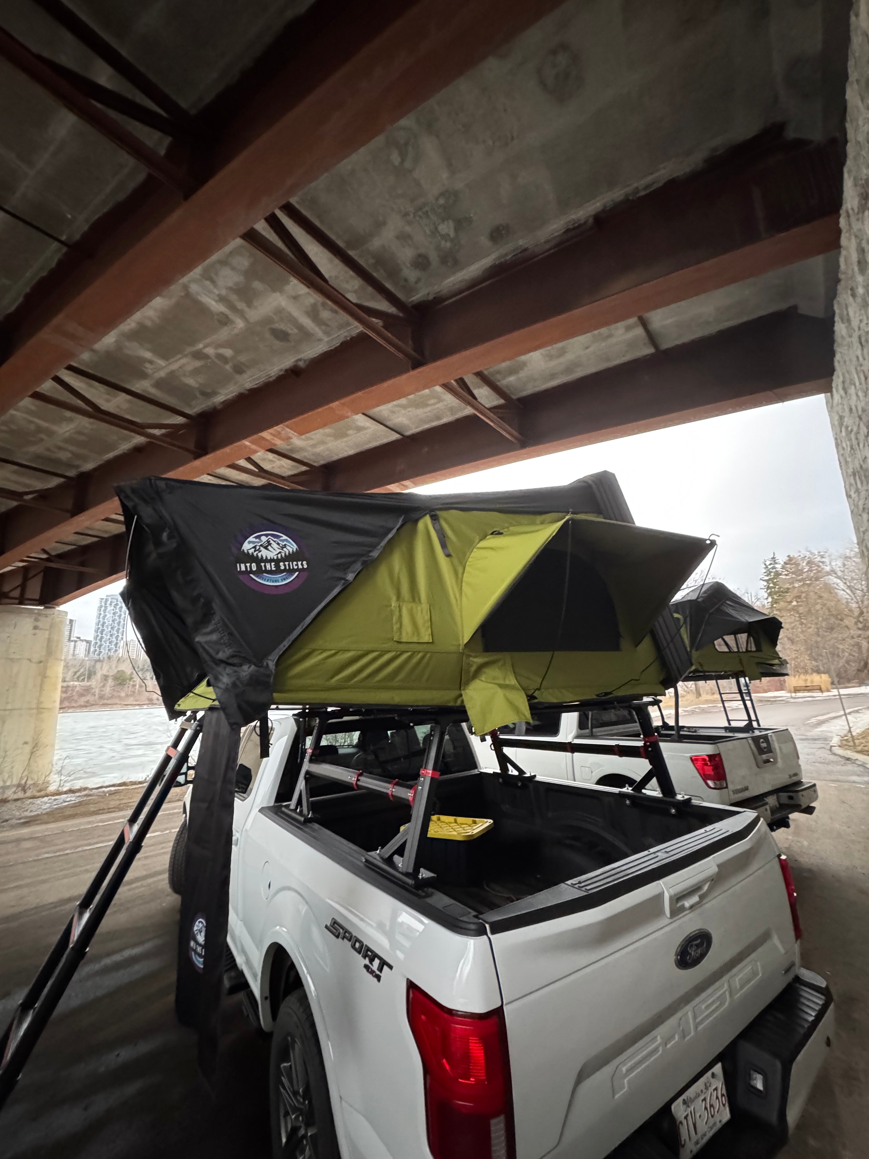 The Countryside XL Hard Shell Rooftop Tent - 3-4 Person