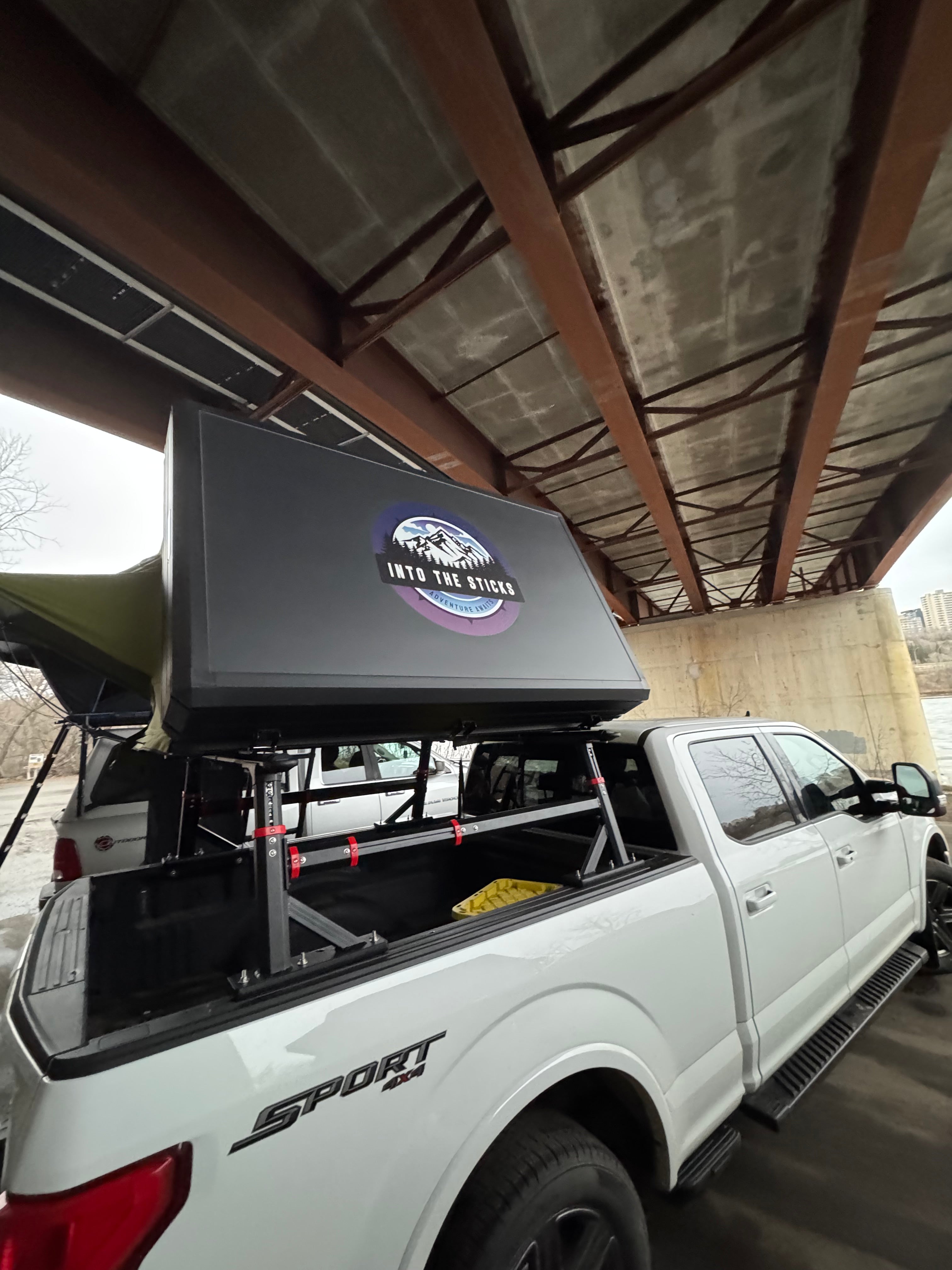 The Countryside XL Hard Shell Rooftop Tent - 3-4 Person