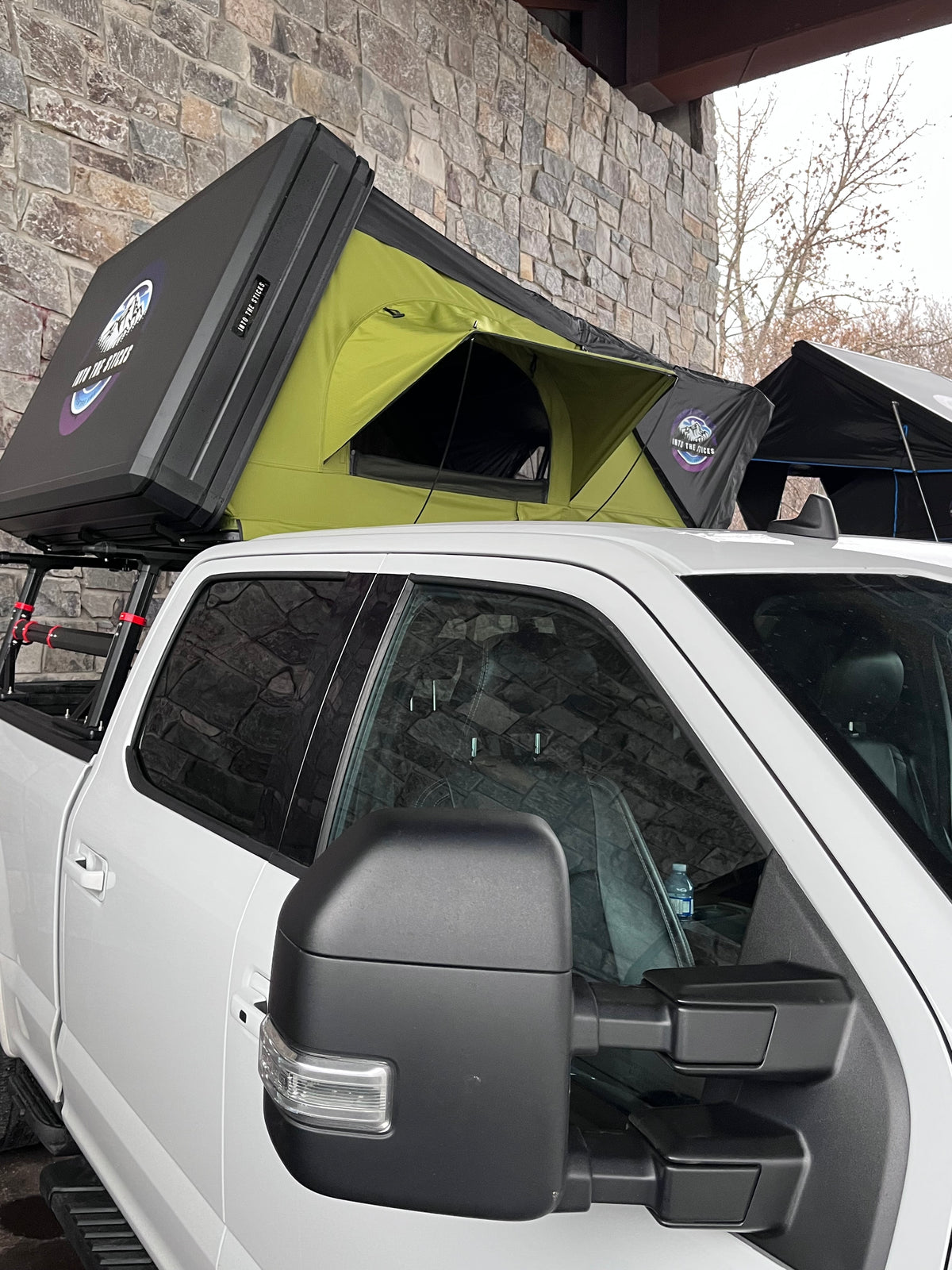 The Countryside XL Hard Shell Rooftop Tent - 3-4 Person