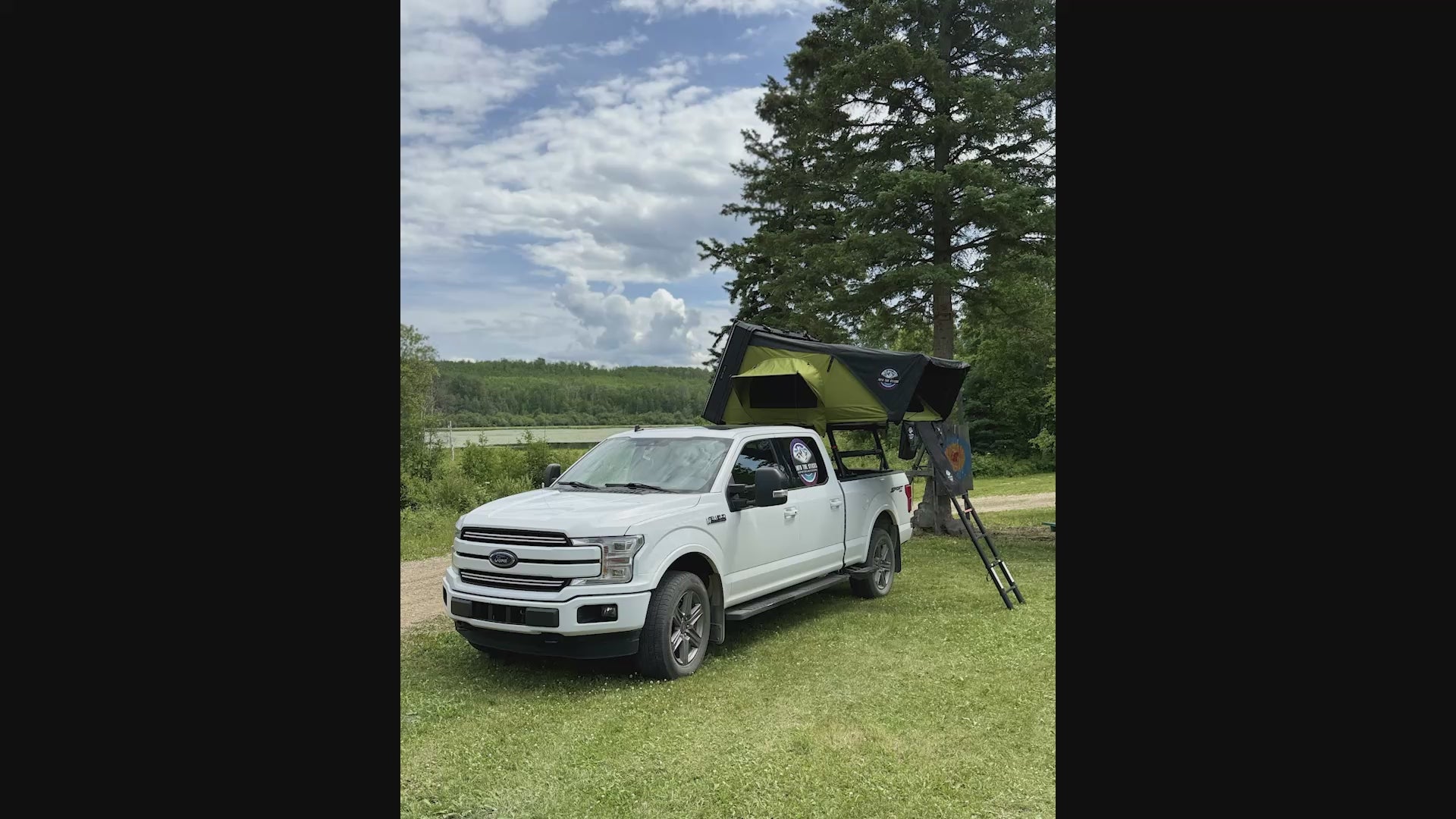 The Countryside XL Hard Shell Rooftop Tent - 3-4 Person
