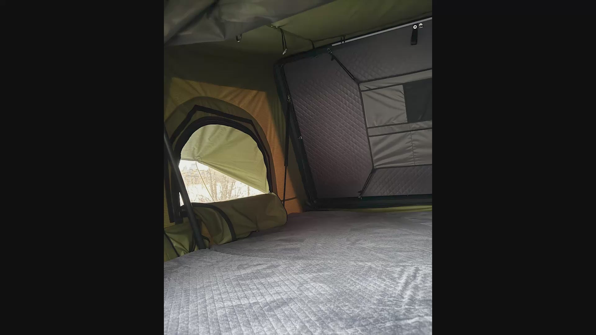 The Countryside XL Hard Shell Rooftop Tent - 3-4 Person